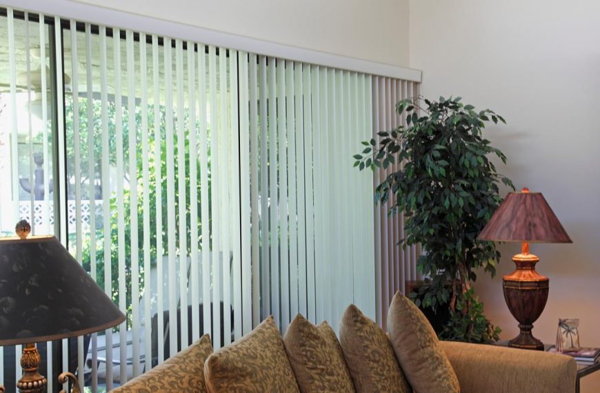 Advantages Of Vertical Blinds For Windows And Entryways